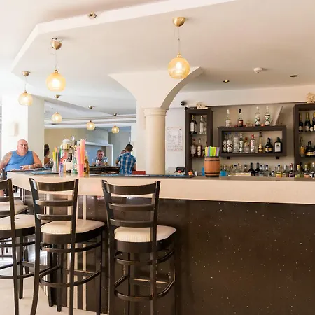 Zante Plaza & Lägenhetshotell 3*