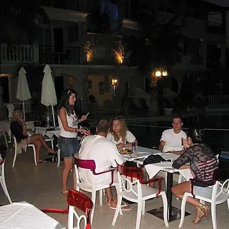 Zante Plaza & מלון דירות 3*