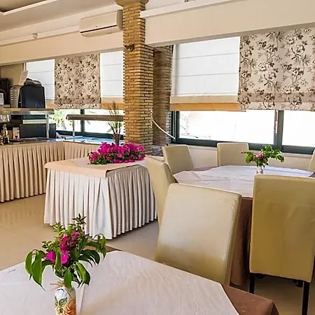 Zante Plaza & מלון דירות לגאנאס