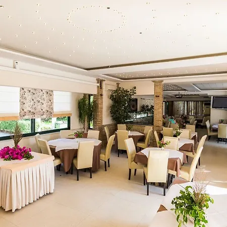 Zante Plaza & 3* ラガナス