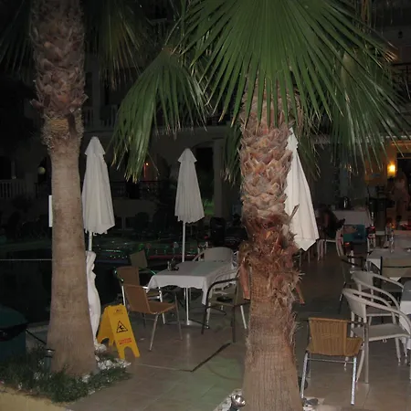아파트호텔 Zante Plaza & 3*