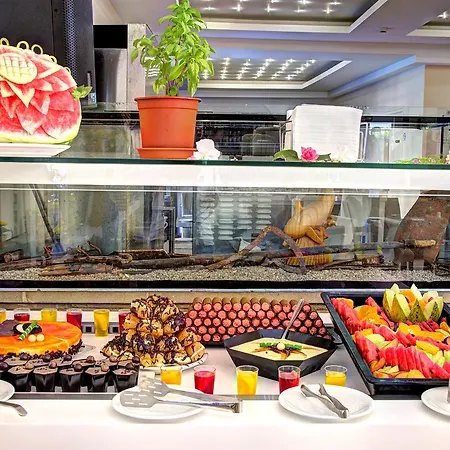 Zante Plaza & 3* 라가나스