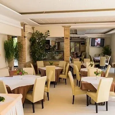 Zante Plaza & מלון דירות